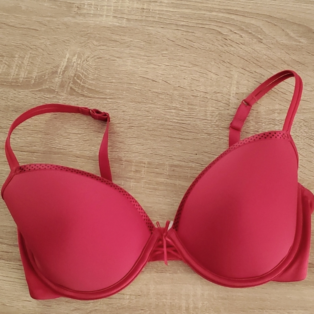 NWOT Wacoal underwire bra. 34DD.